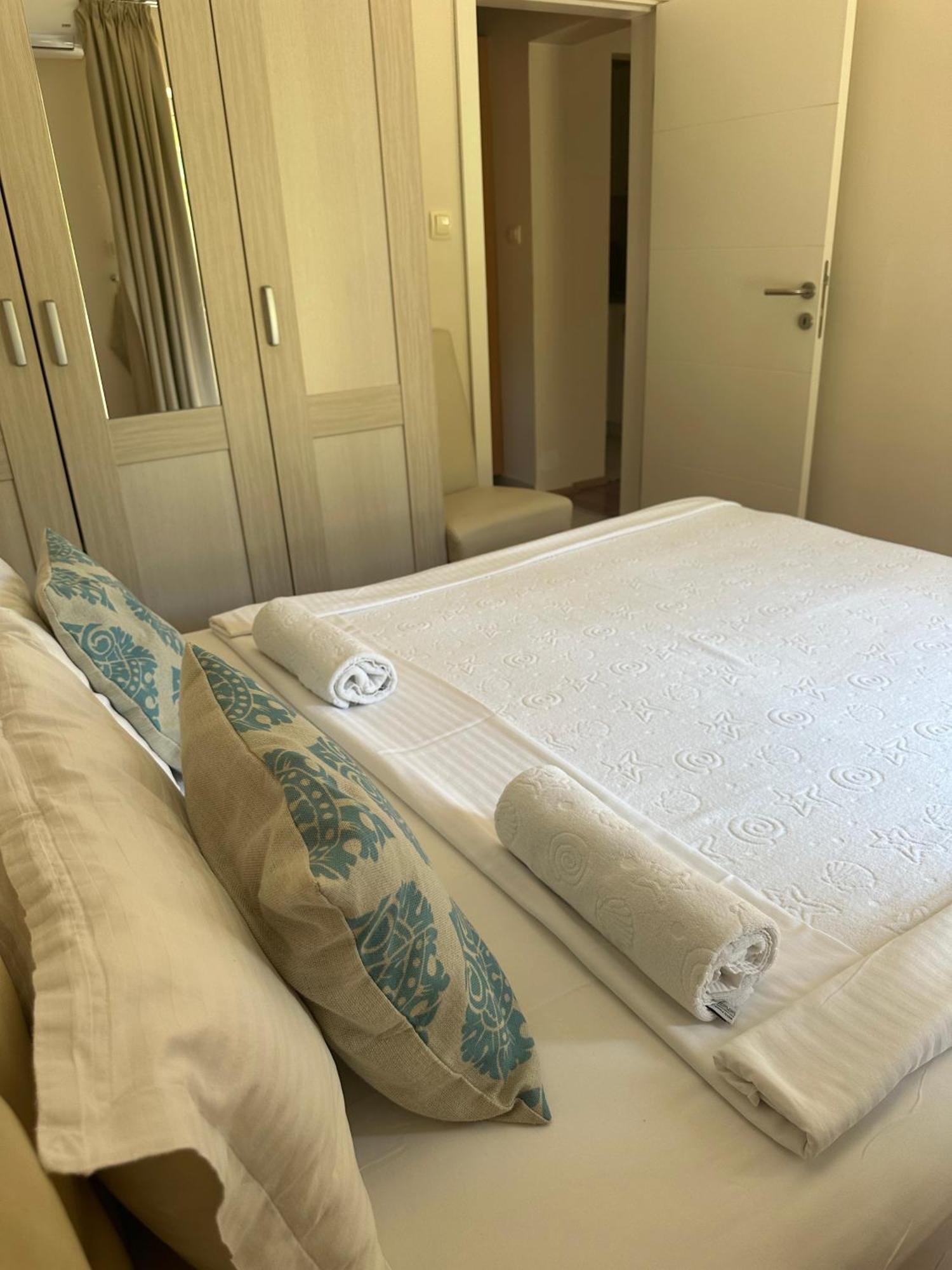 Monte Aria Panorama Suites Herceg Novi Pokoj fotografie