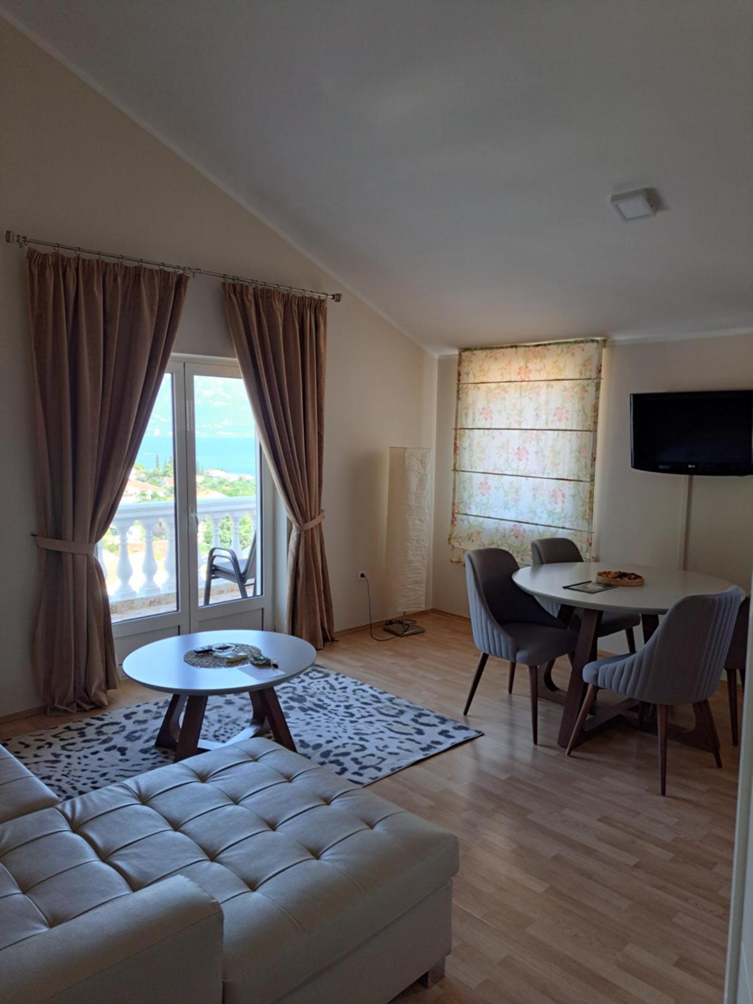 Monte Aria Panorama Suites Herceg Novi Pokoj fotografie